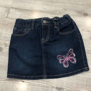 ❤️ 4/$20 Jean skirt with butterfly 🦋 detail. GUC size 8